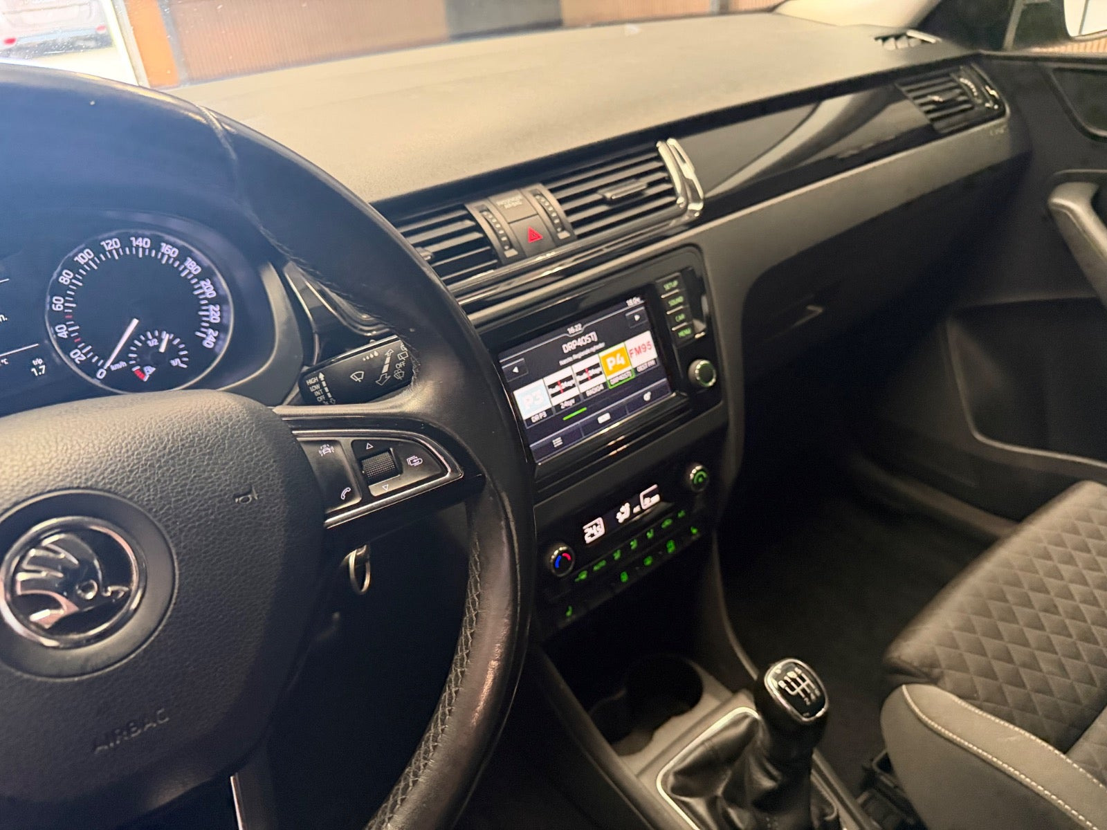 Beige Skoda Rapid fra 2017