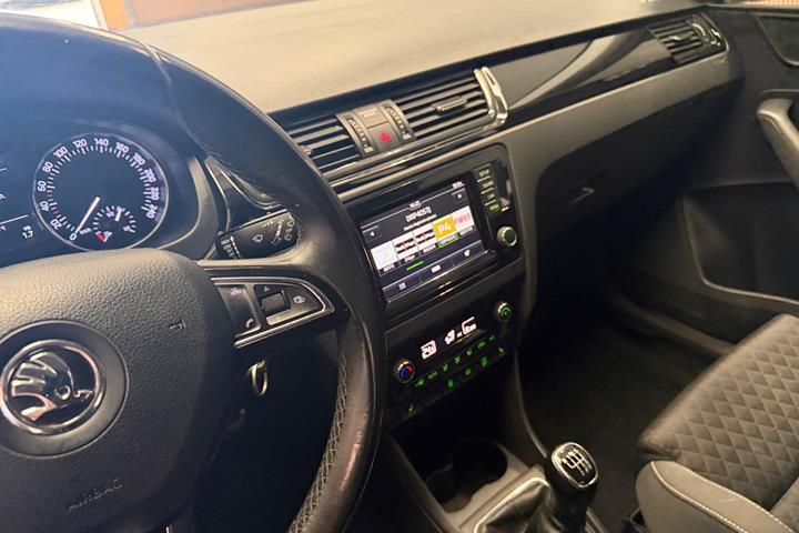 Beige Skoda Rapid fra 2017