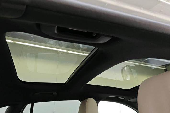 Hvid Mercedes EQA250 fra 2021
