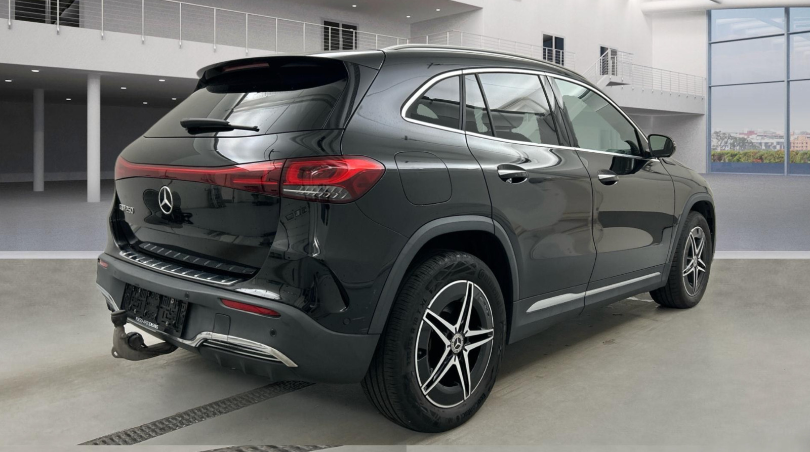 Sort Mercedes EQA250 fra 2022