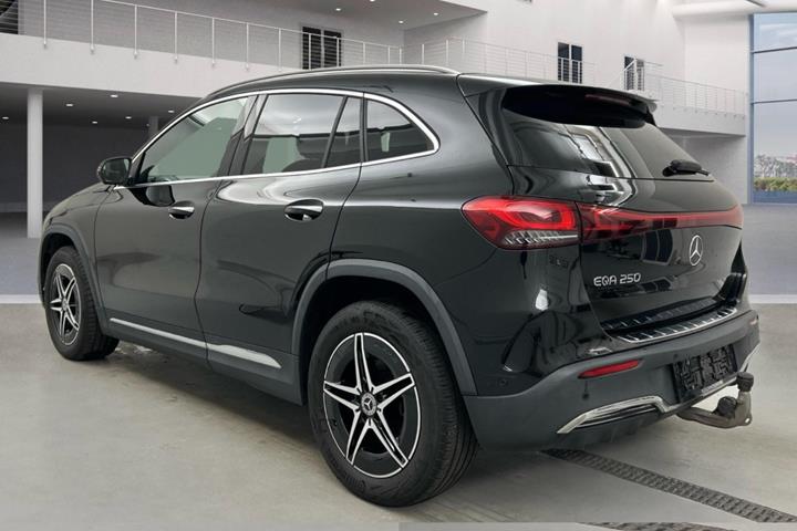 Sort Mercedes EQA250 fra 2022