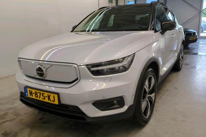 Grå Volvo XC40 fra 2021