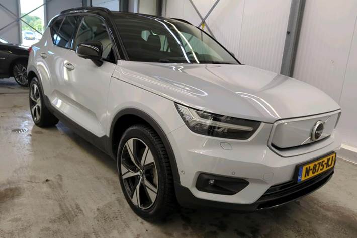 Grå Volvo XC40 fra 2021