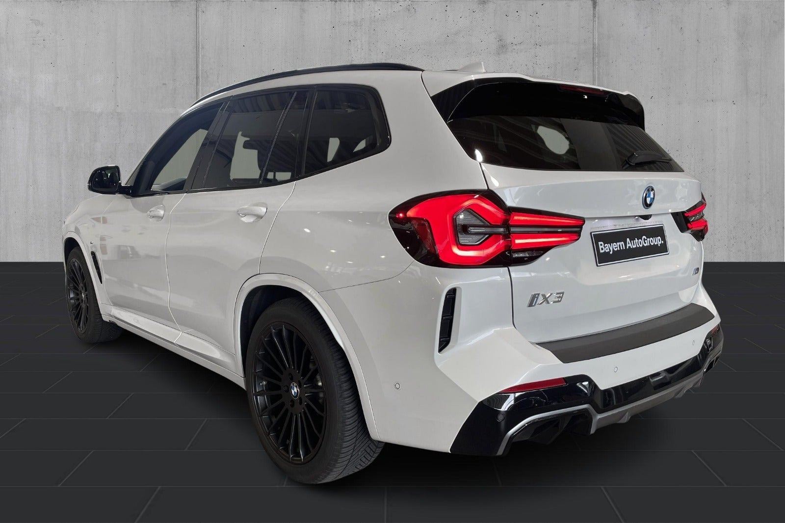 Hvid BMW iX3 fra 2023