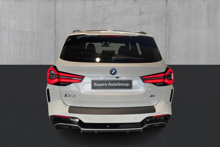 Hvid BMW iX3 fra 2023