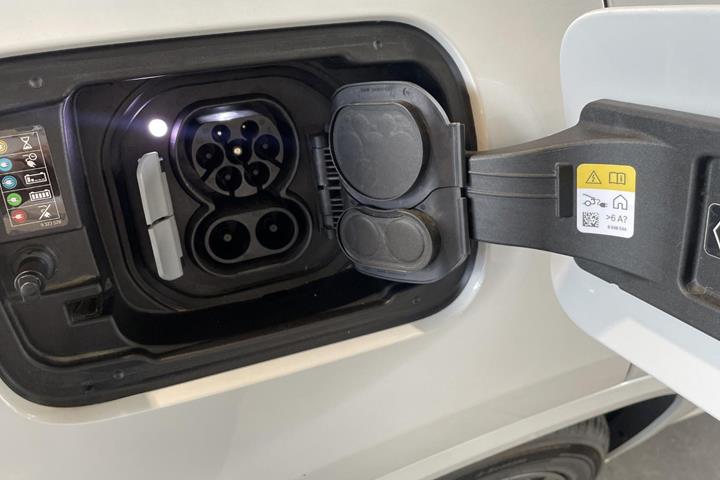 Hvid BMW iX3 fra 2023