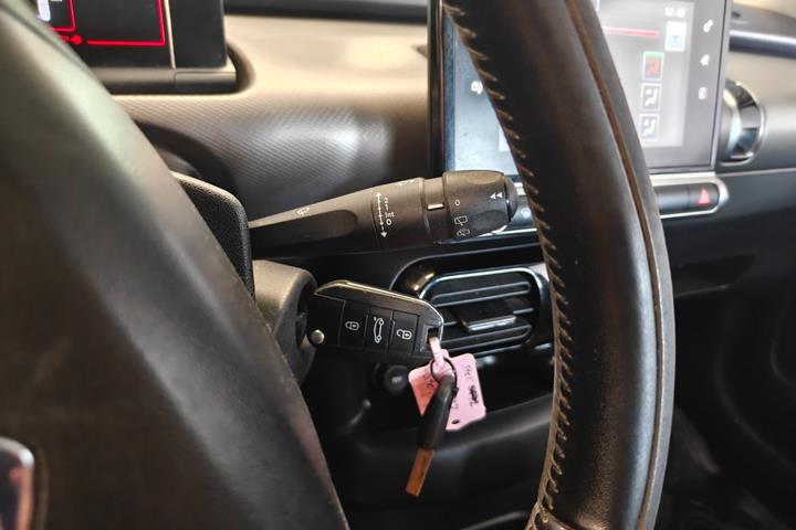 Gul Citroën C4 Cactus fra 2015