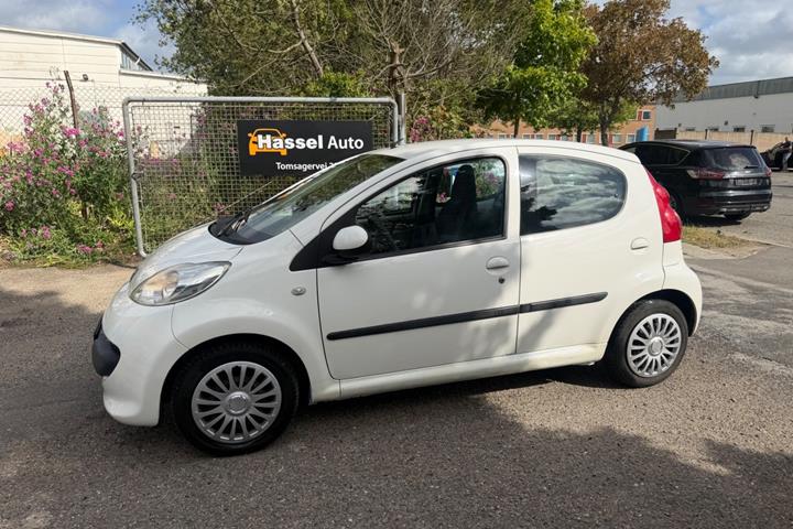 Grøn Peugeot 107 fra 2008