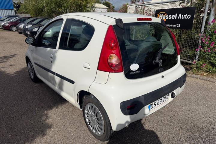 Grøn Peugeot 107 fra 2008