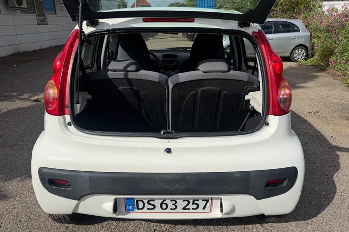 Grøn Peugeot 107 fra 2008