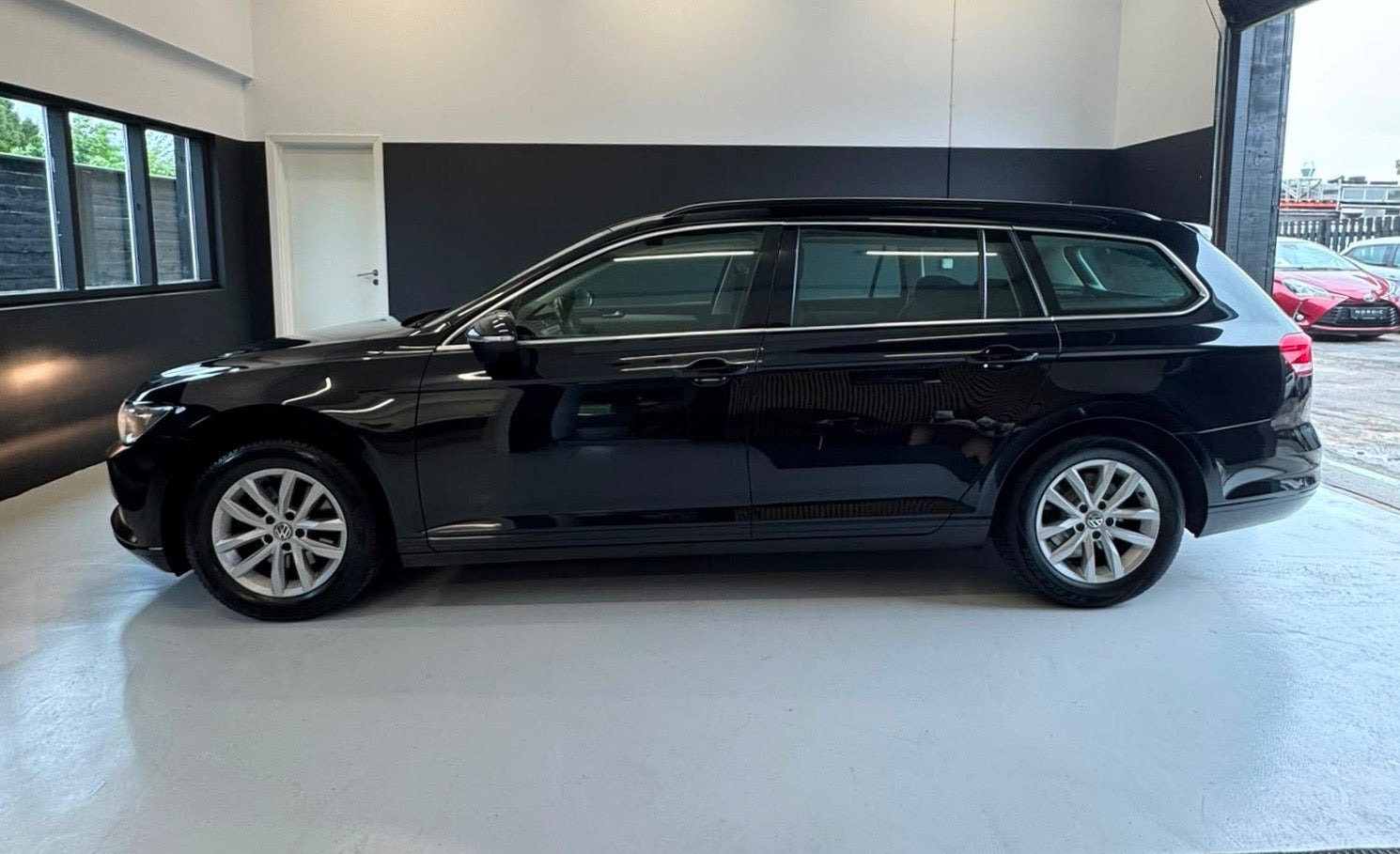 Gul VW Passat fra 2016
