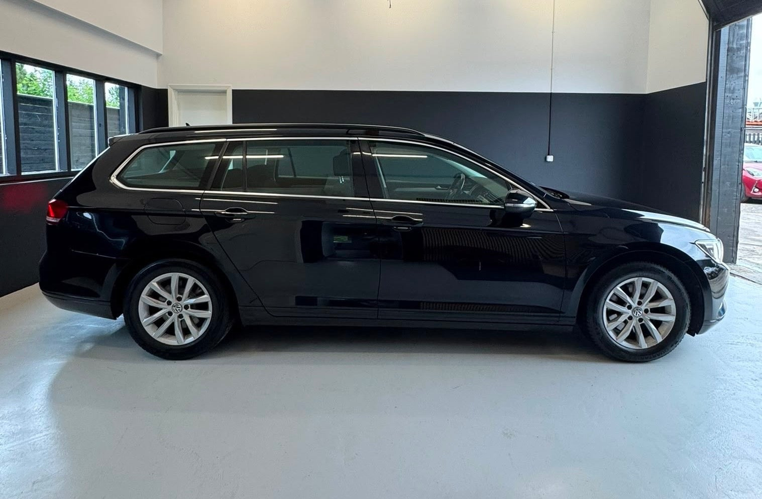 Gul VW Passat fra 2016