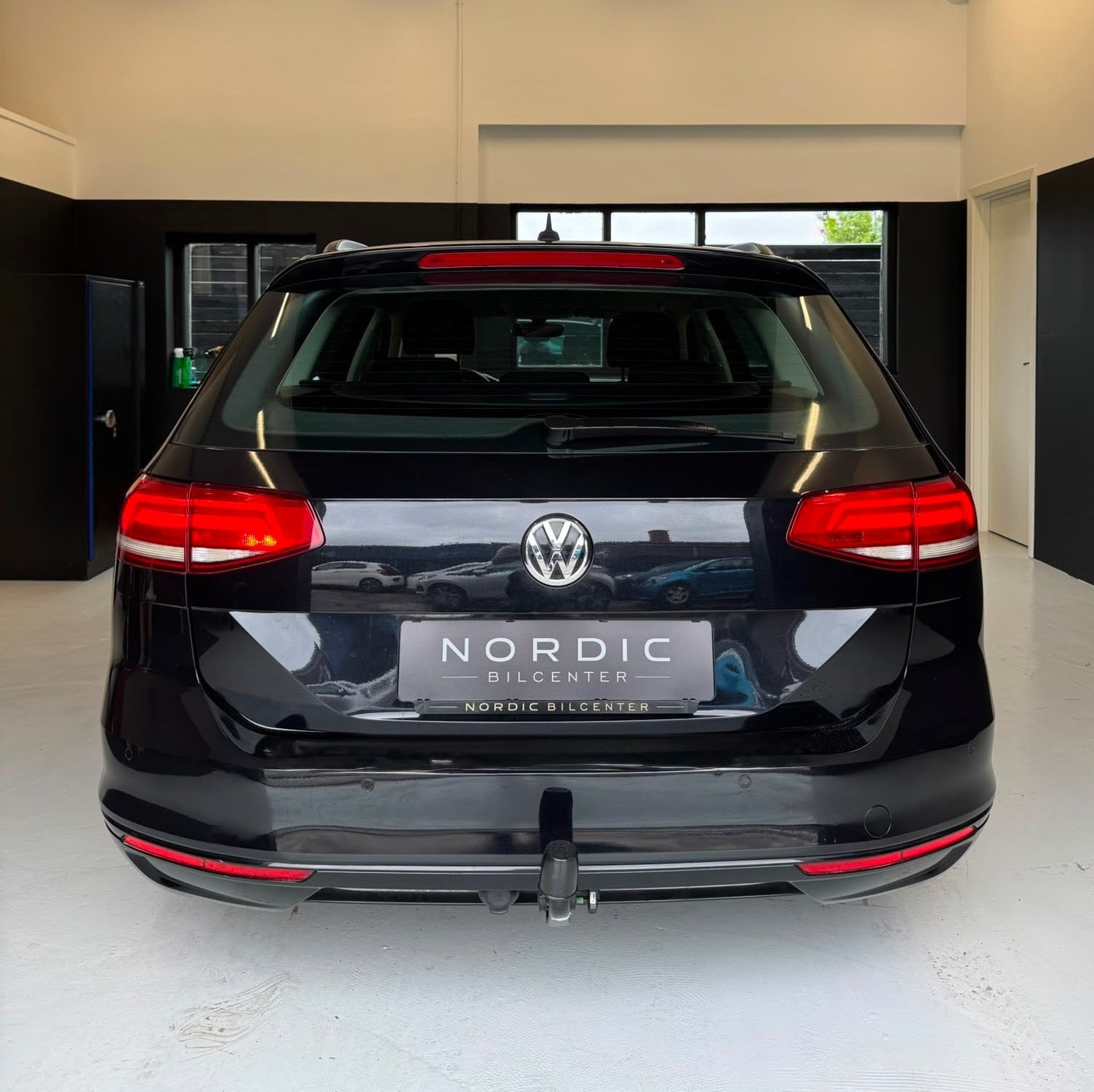Gul VW Passat fra 2016