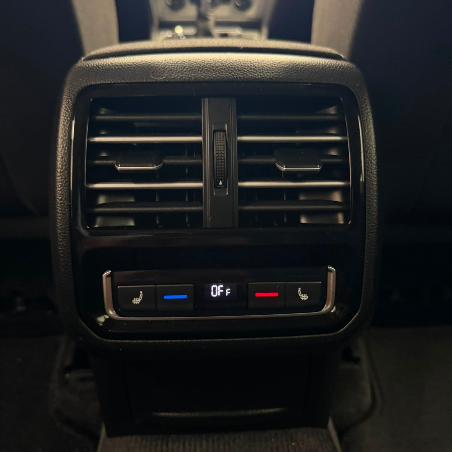 Gul VW Passat fra 2016