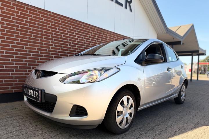 Sølv Mazda 2 fra 2009