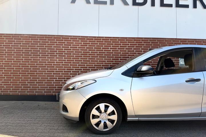 Sølv Mazda 2 fra 2009