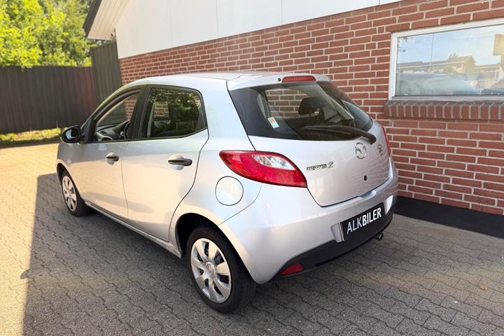 Sølv Mazda 2 fra 2009