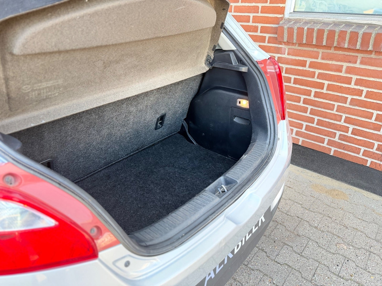 Sølv Mazda 2 fra 2009