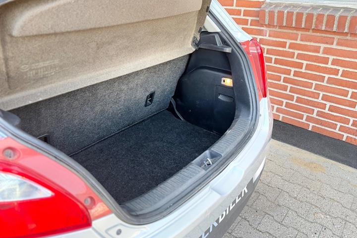 Sølv Mazda 2 fra 2009