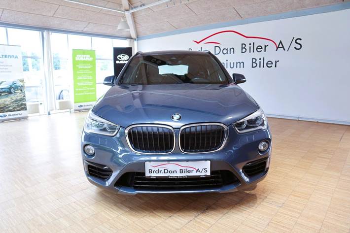 Grå BMW X1 fra 2015