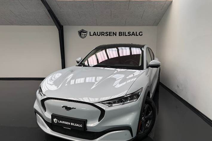 Hvid Ford Mustang Mach-E fra 2021 set udefra
