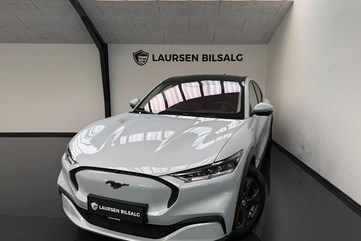 Hvid Ford Mustang Mach-E fra 2021 set udefra