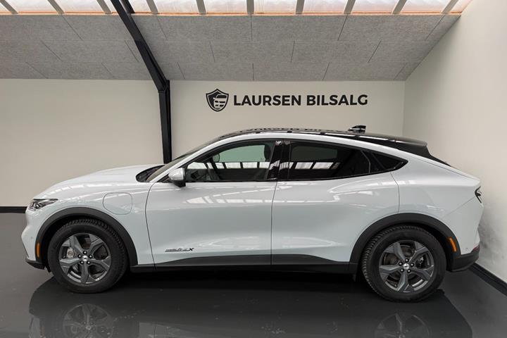 Hvid Ford Mustang Mach-E fra 2021