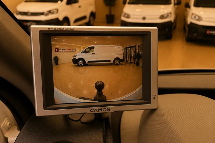 Hvid Opel Movano fra 2015