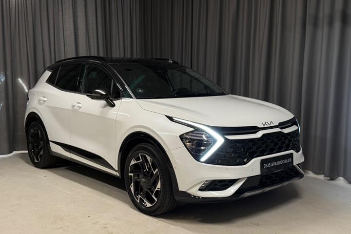 Hvid Kia Sportage fra 2022 set udefra