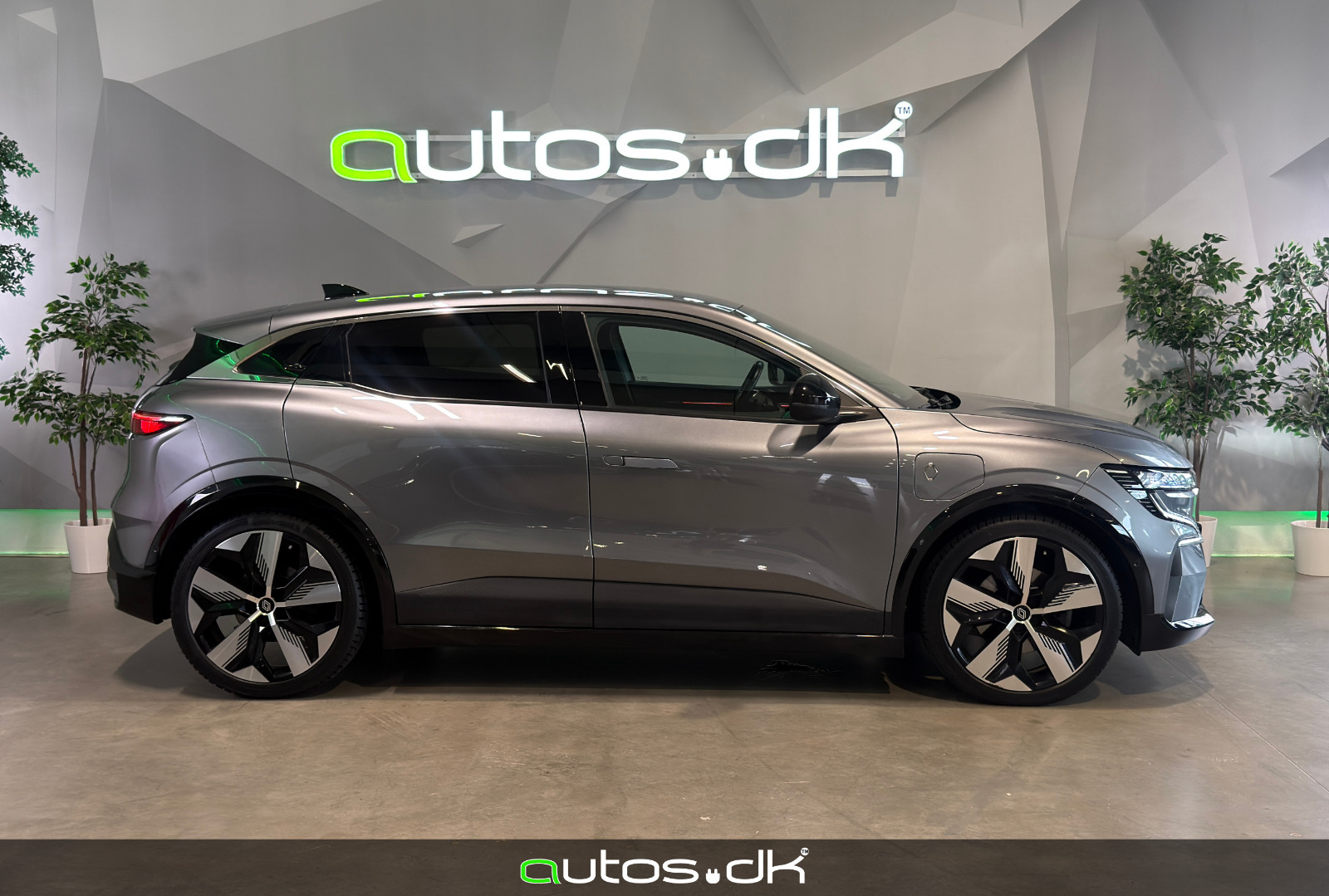 Grå Renault Megane E-Tech fra 2024