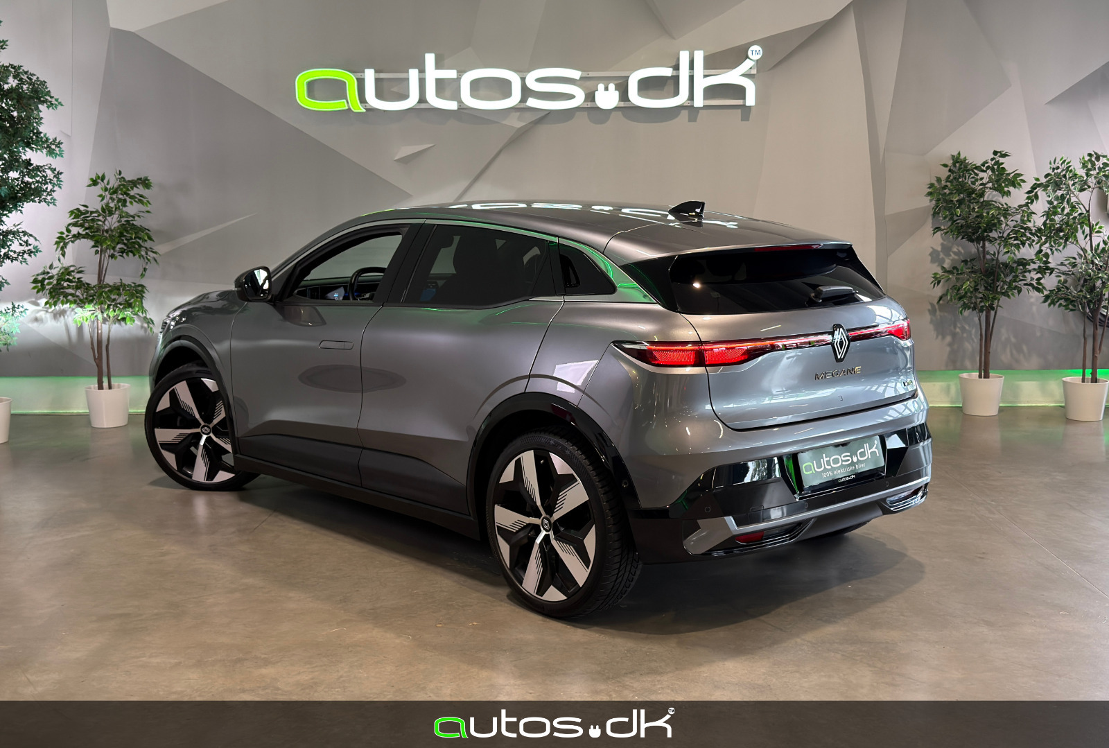 Grå Renault Megane E-Tech fra 2024
