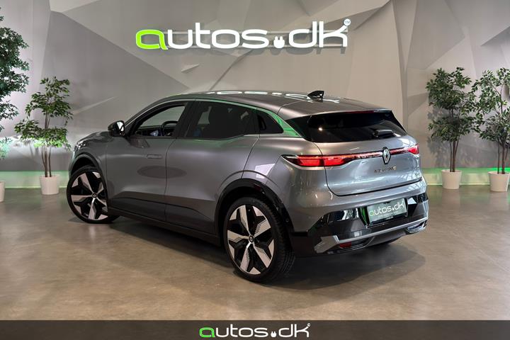 Grå Renault Megane E-Tech fra 2024