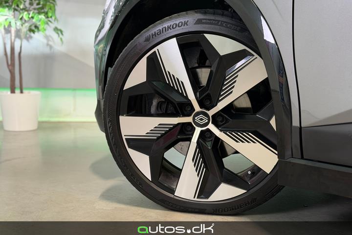 Grå Renault Megane E-Tech fra 2024