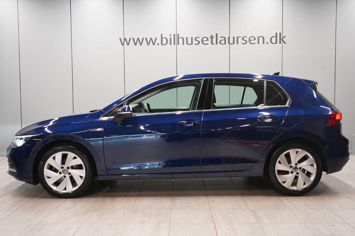 Blå VW Golf VIII fra 2022
