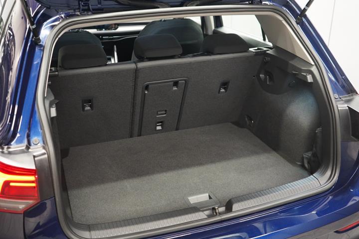 Blå VW Golf VIII fra 2022