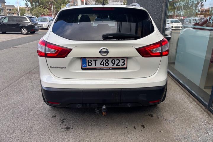 Hvid Nissan Qashqai fra 2017