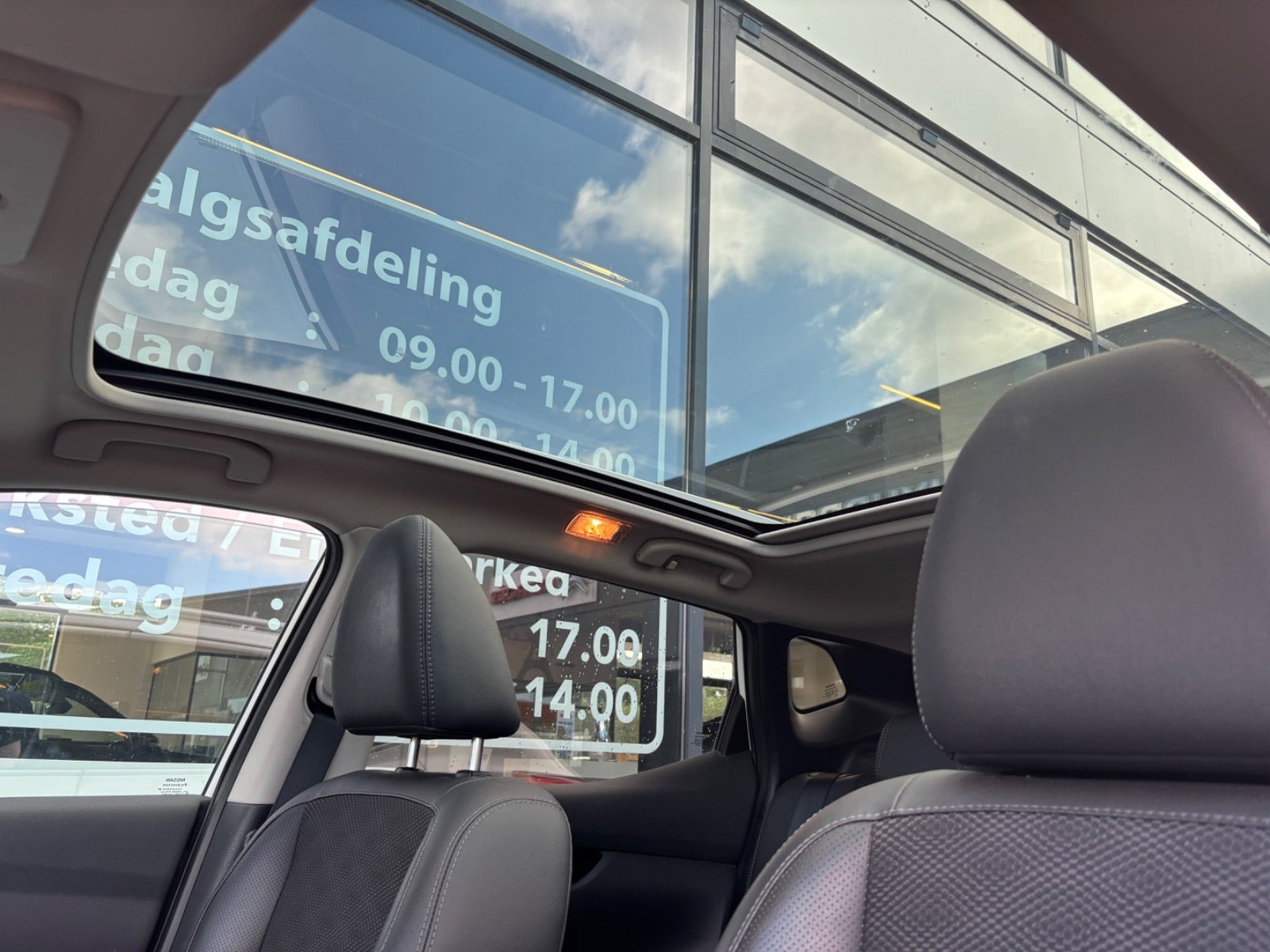 Hvid Nissan Qashqai fra 2017