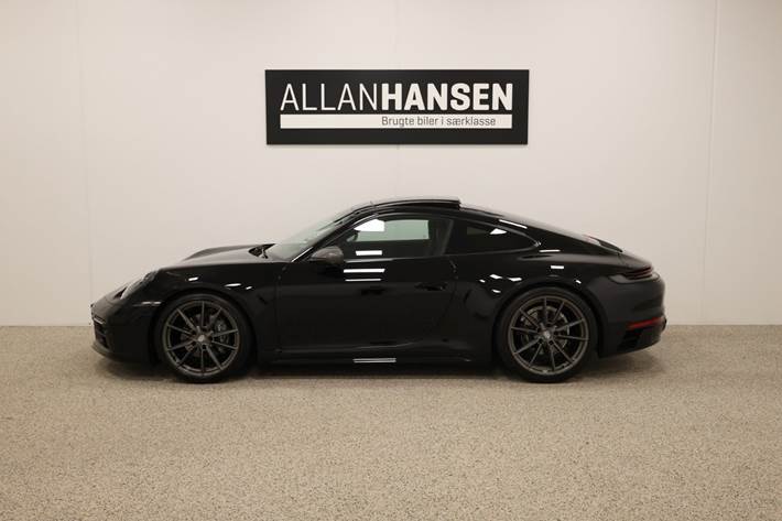 Sort Porsche 911 Carrera T fra 2023