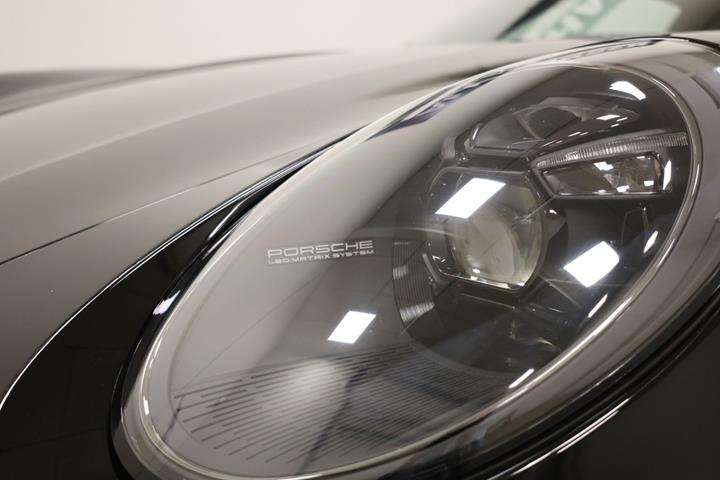 Sort Porsche 911 Carrera T fra 2023 set udefra