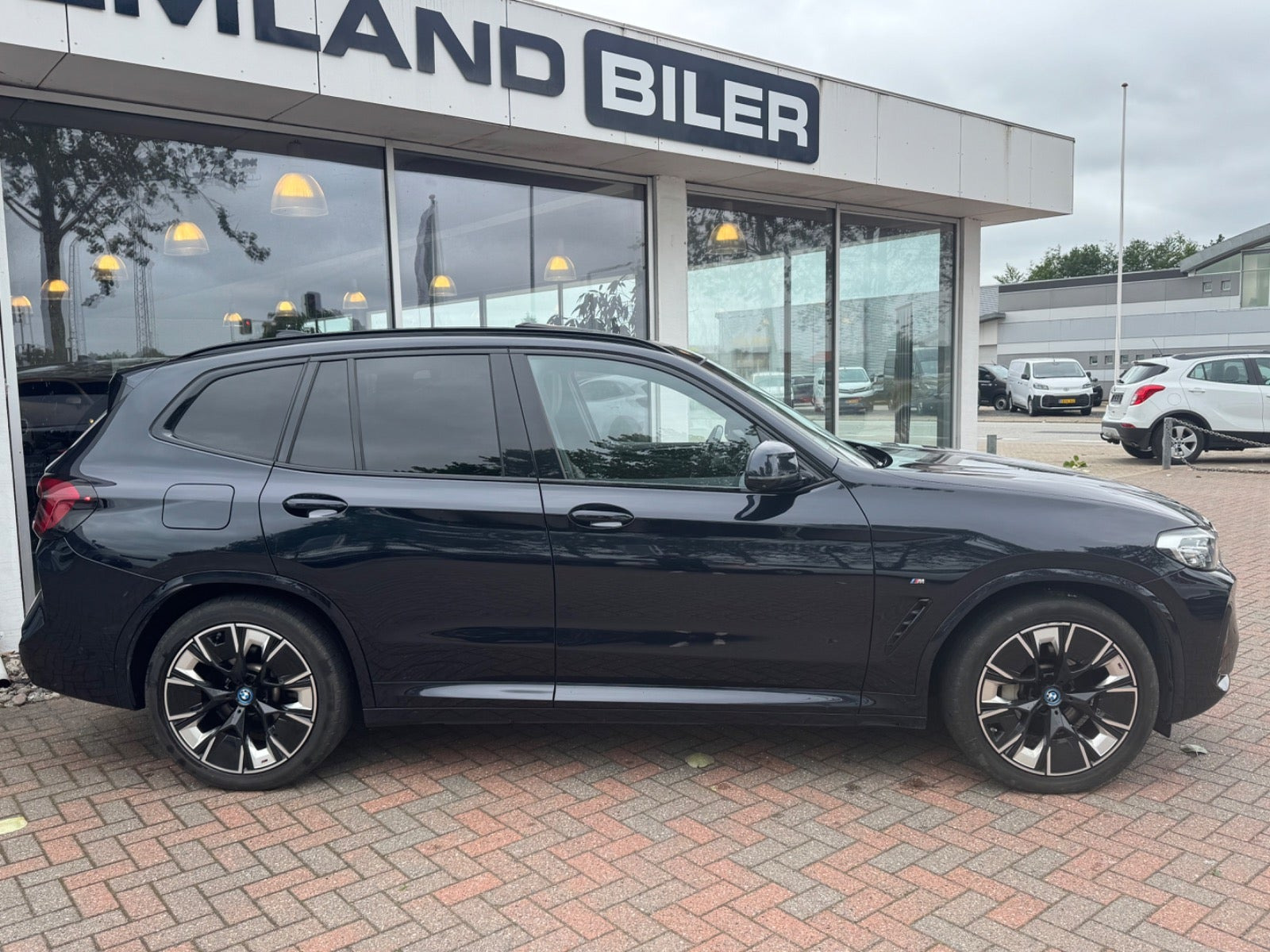 Sort BMW iX3 fra 2022