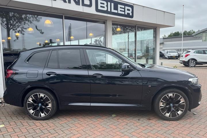 Sort BMW iX3 fra 2022