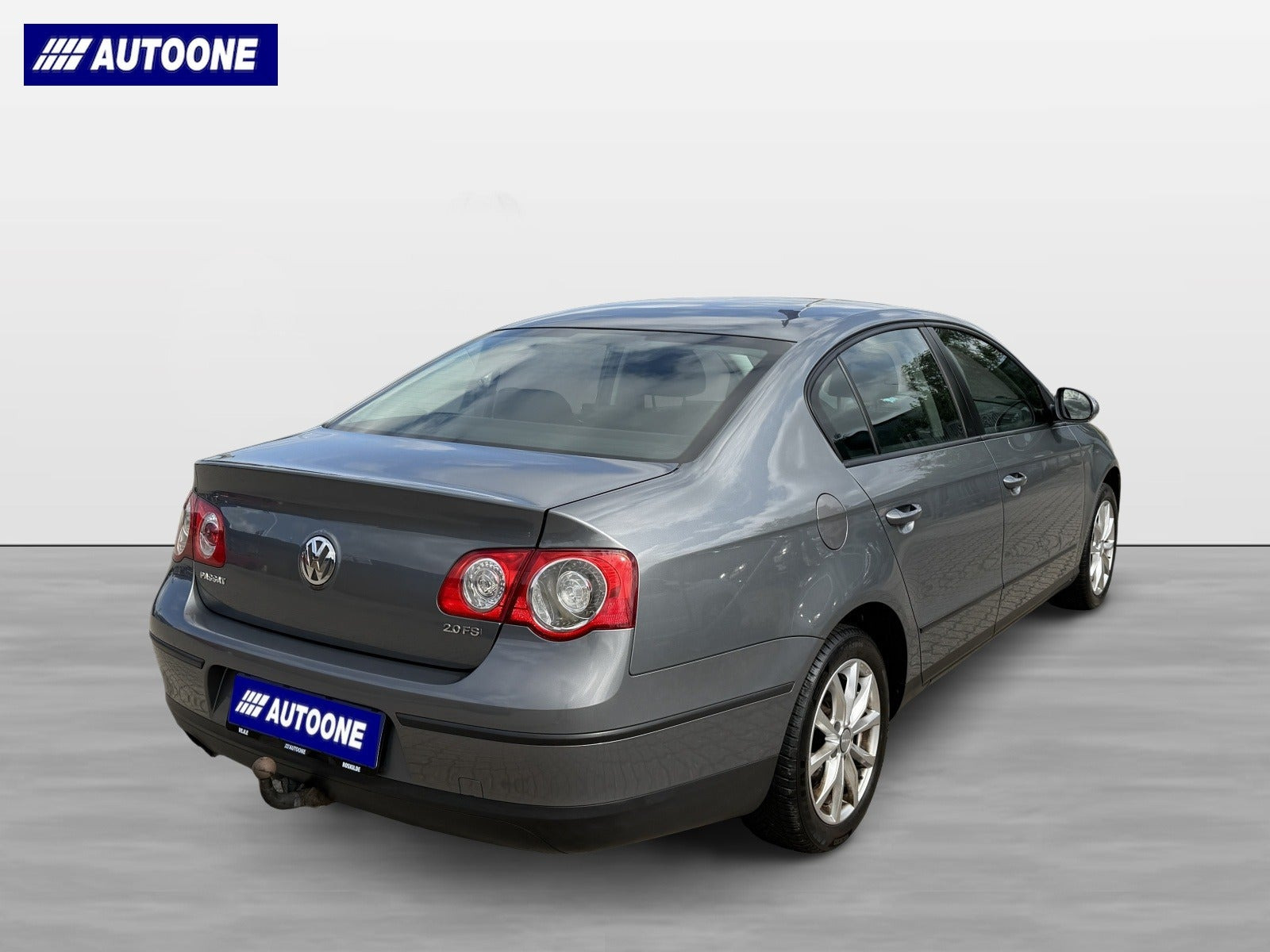 Grå VW Passat fra 2007