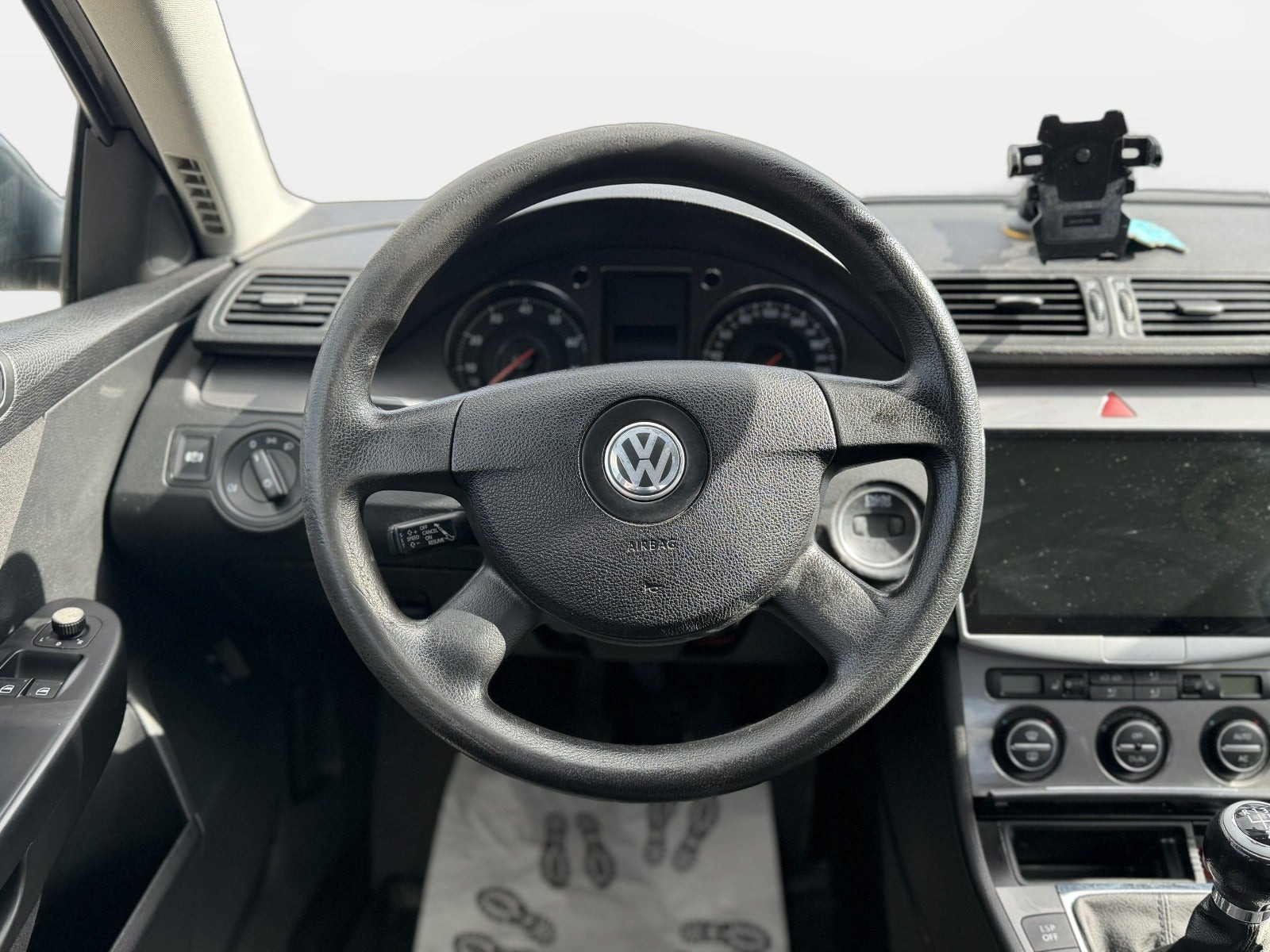 Grå VW Passat fra 2007