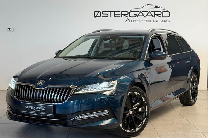 Blå Skoda Superb fra 2020