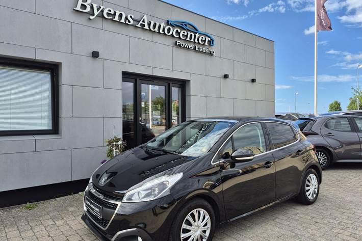 Blå Peugeot 208 fra 2020