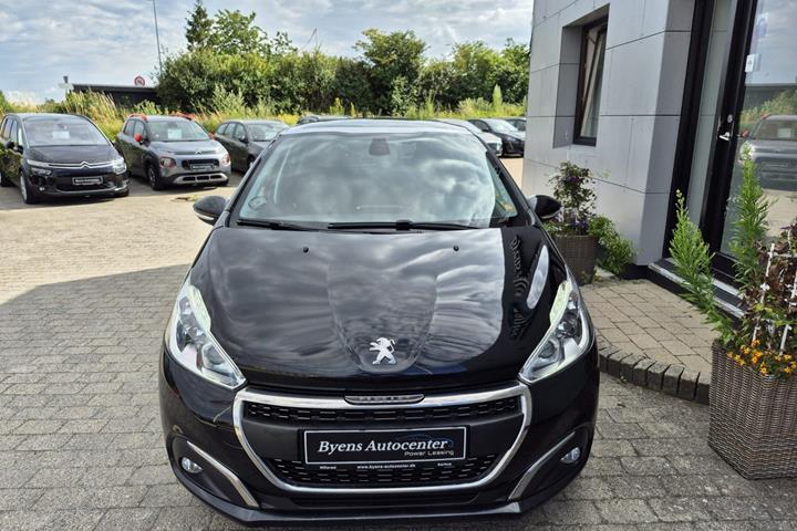 Blå Peugeot 208 fra 2020