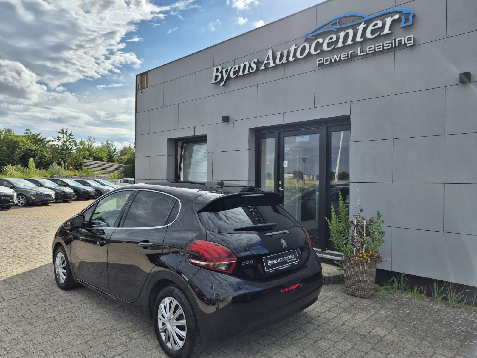 Blå Peugeot 208 fra 2020
