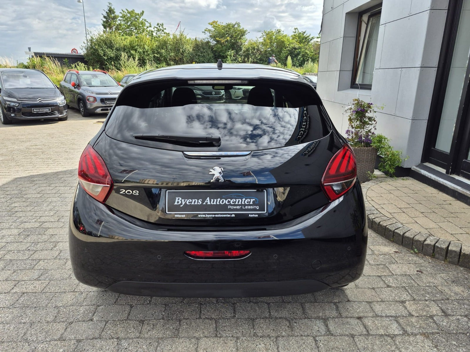 Blå Peugeot 208 fra 2020