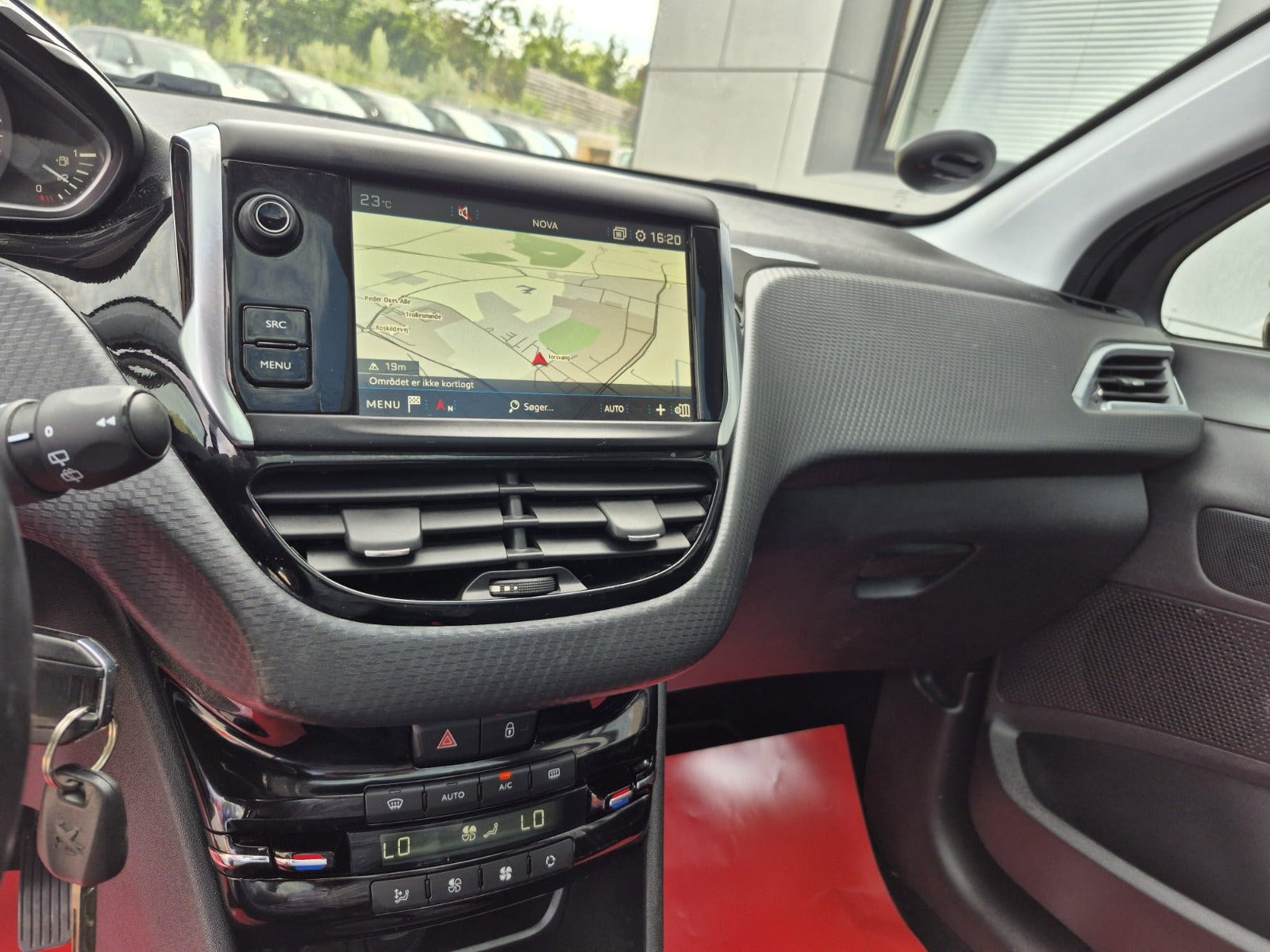 Blå Peugeot 208 fra 2020