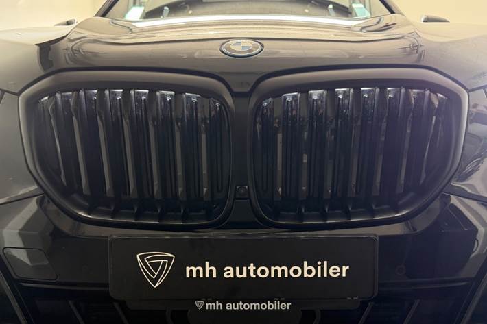 Grå BMW X5 fra 2023